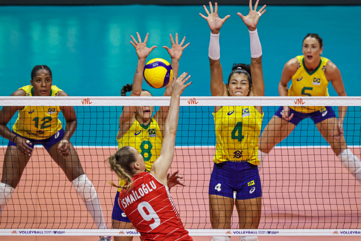 Filenin Sultanları FIVB Voleybol Milletler Ligi'nde ilk yenilgisini Brezilya karşısında aldı