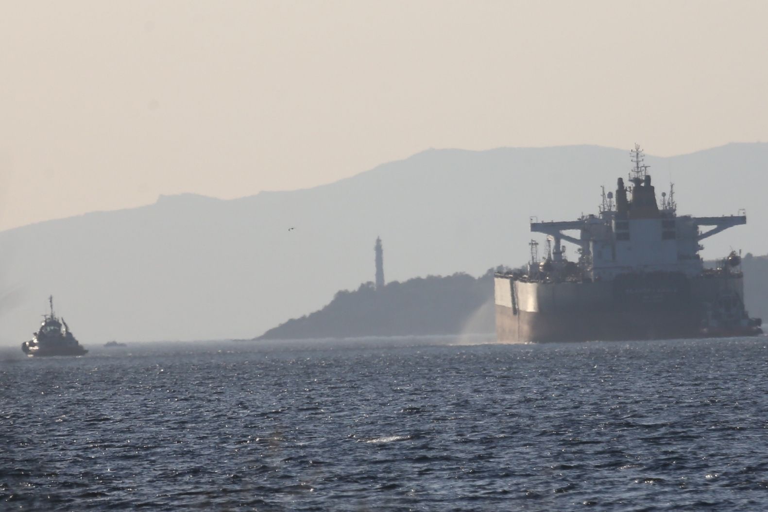 Ham petrol tankerinde, İstanbul'a seyir halindeyken Çanakkale Boğazı'nda makine arızası meydana geldi