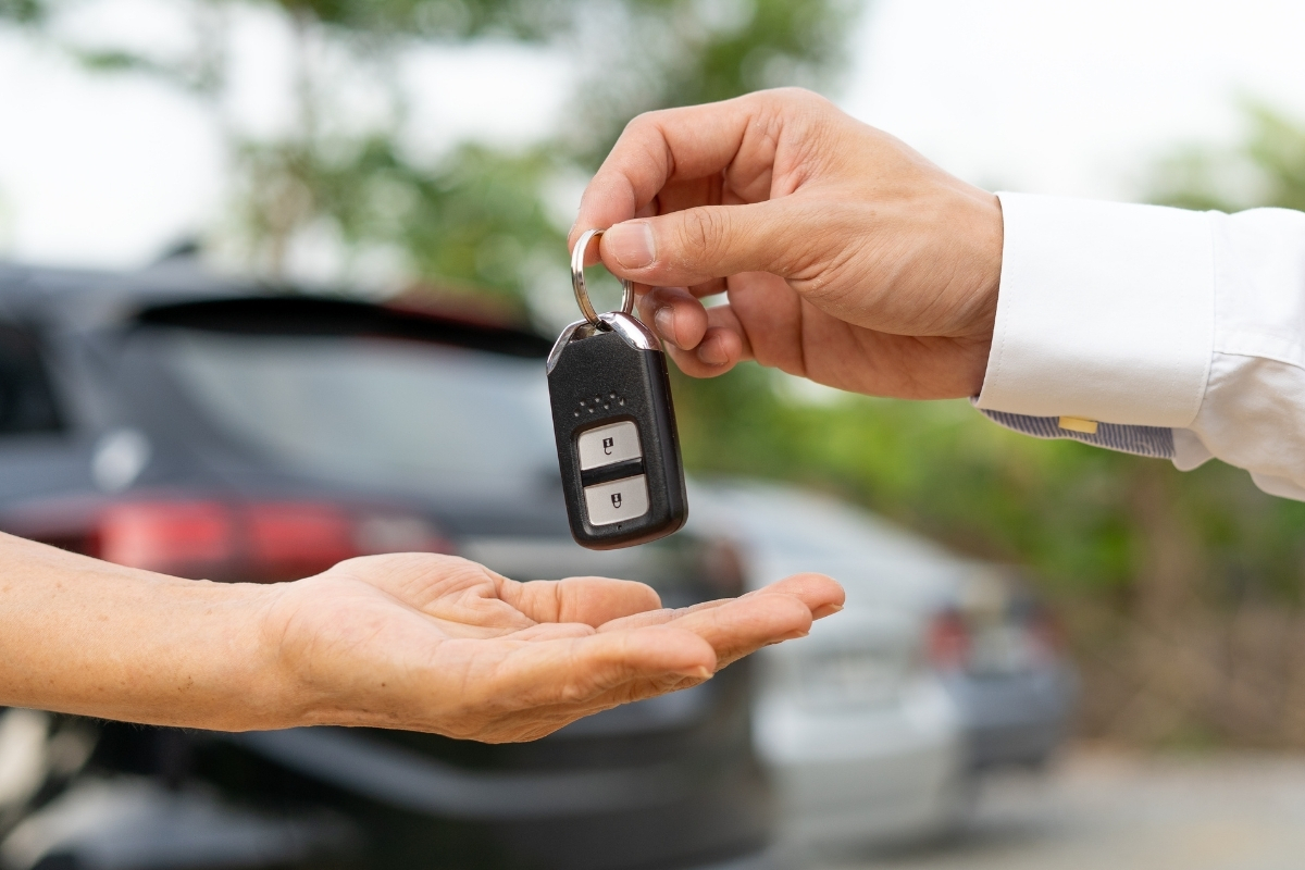 Ticaret Bakanlığı’ndan sert denetim: Yetki belgesi olmadan araç satanlara milyonluk ceza