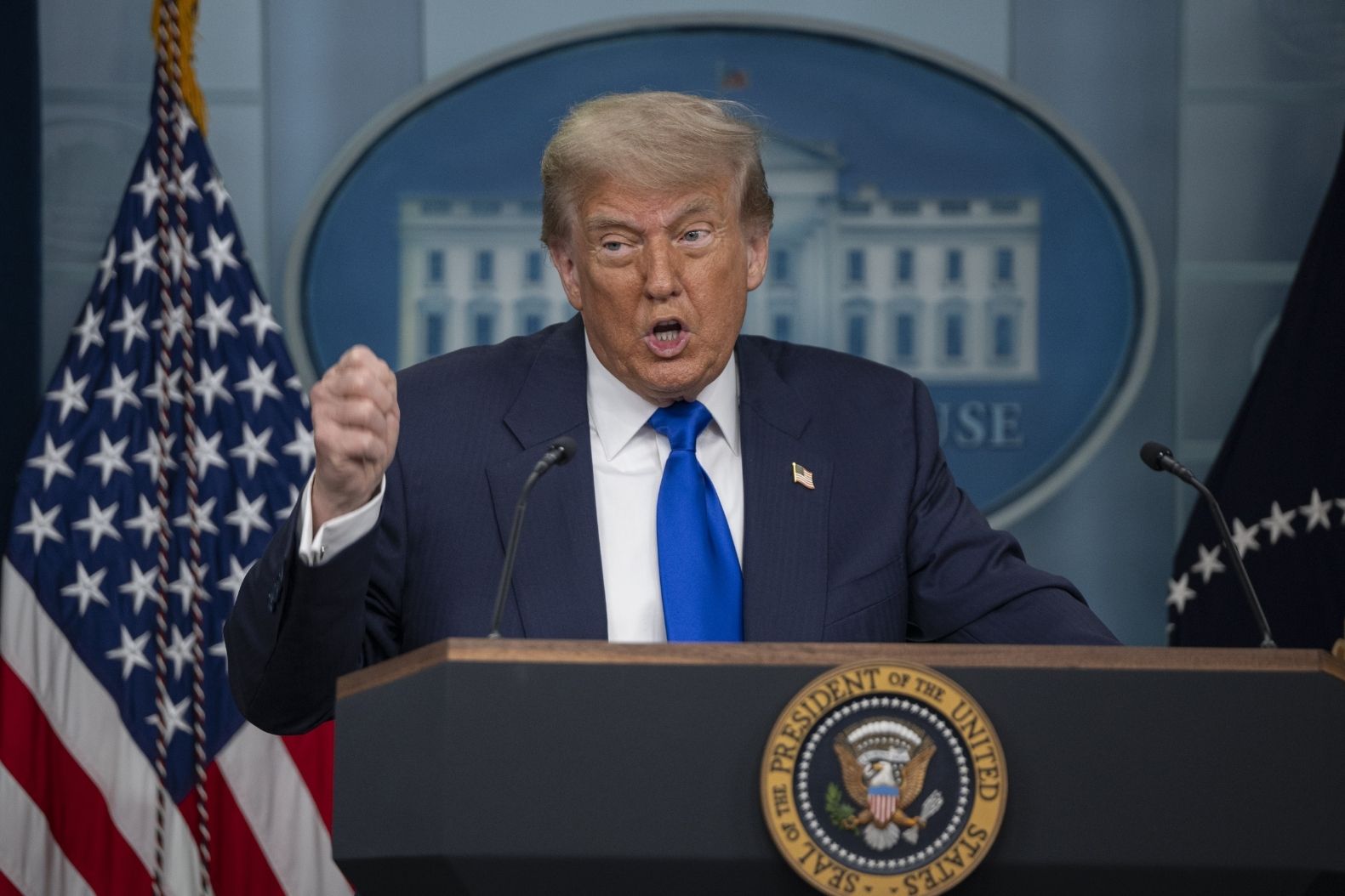 Trump, nükleer üretime devam etmesi durumunda İran'ı "kesinlikle" vuracaklarını belirtti