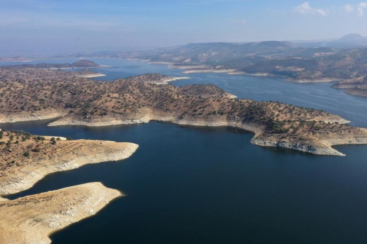Türkiye'nin ilk YEKA yüzer güneş santrali için aday bölge Demirköprü Barajı olarak belirlendi
