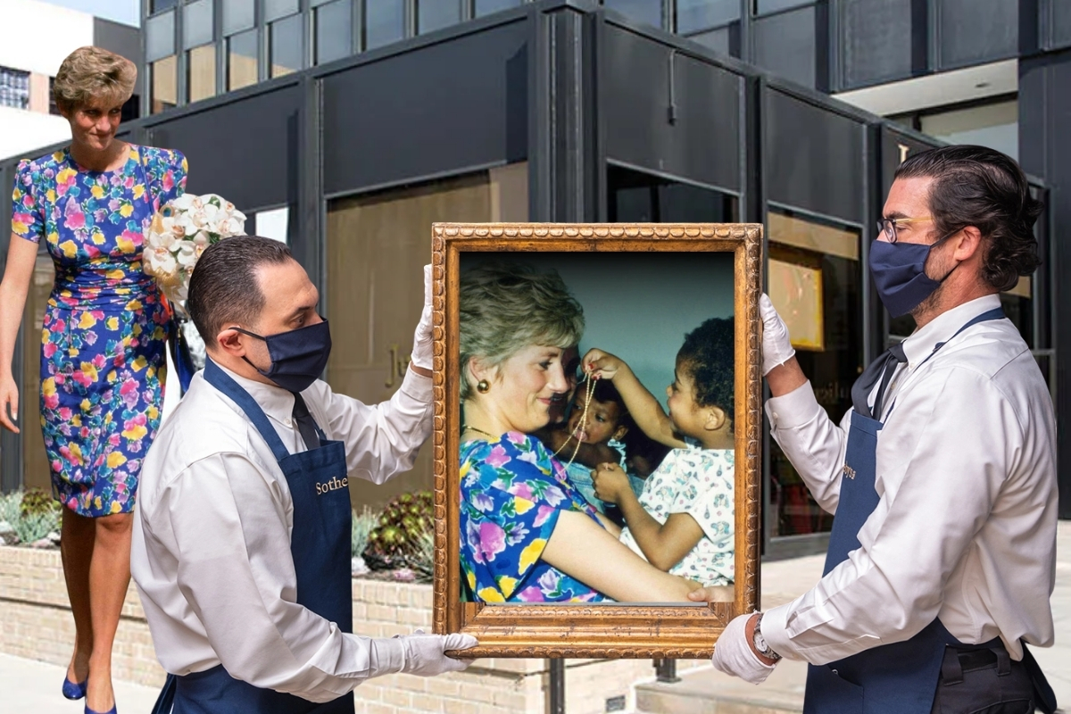 Galler Prensesi Lady Diana'nın giydiği ve 'Şefkatli Elbise' olarak adlandırılan çiçekli kıyafeti müzayedede 520 bin dolara satıldı