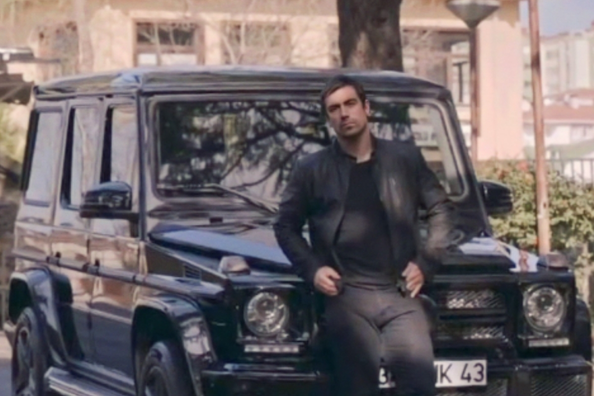 Milyonluk Mercedes kazaya karıştı, İbrahim Çelikkol’un tavrı gönülleri kazandı