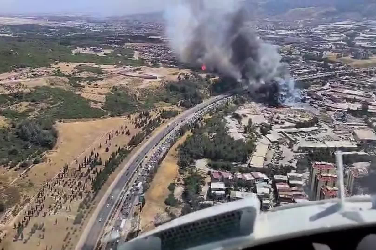 Orman yangını havalimanı kapattırdı: İzmir Adnan Menderes Havalimanı geçici olarak uçuşlara kapandı, uçaklar Dalaman'a yönlendirildi