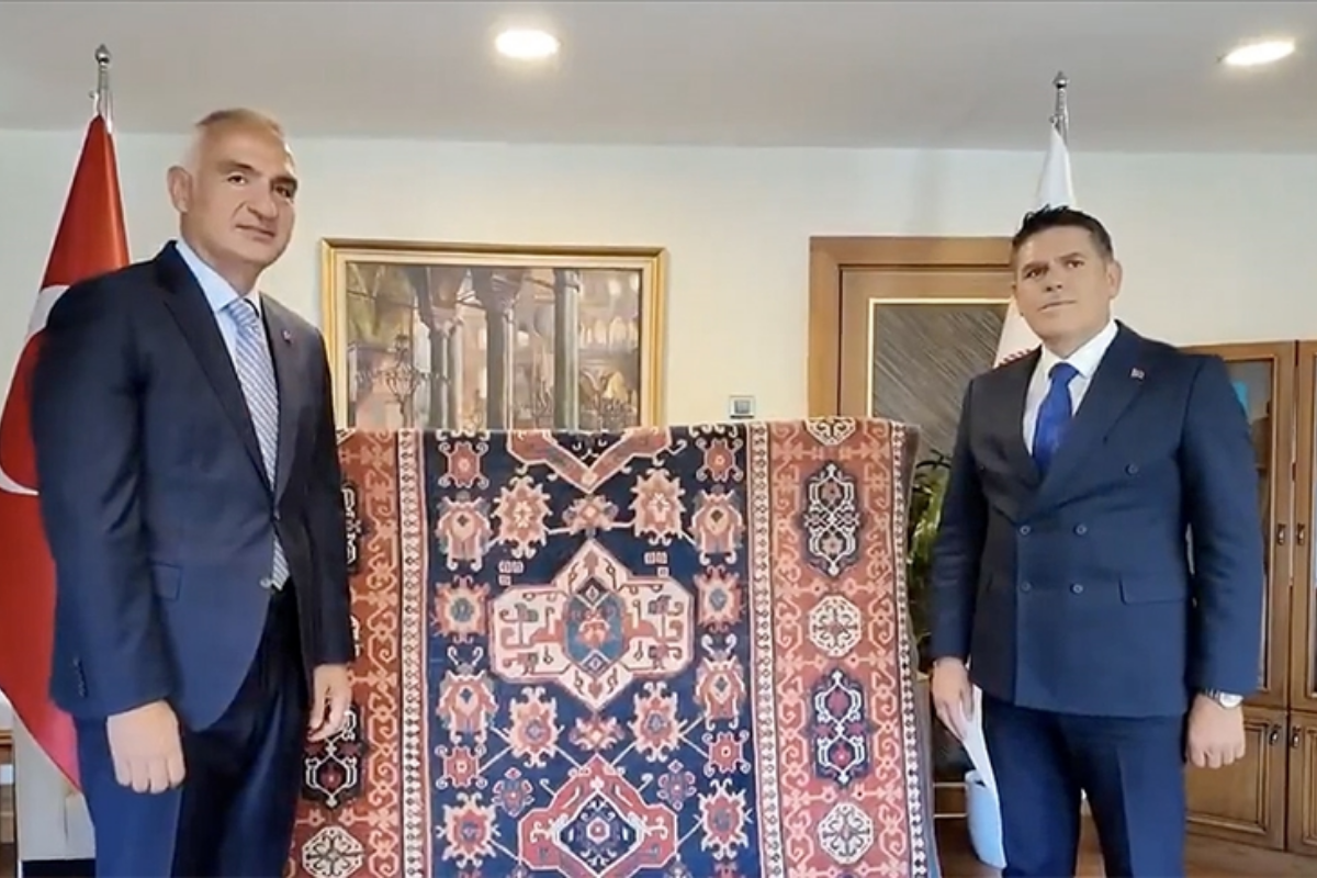 5 asırlık Uşak halısı yuvaya döndü