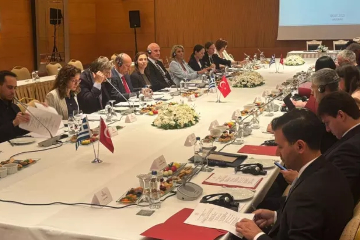 Kapıda vizeyi artırmak için Yunanistan'la protokol
