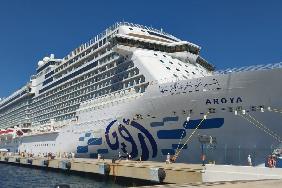 Bodrum Limanı’na yanaşan cruise gemileri, ABD’li ve İngiliz turistlerin ardından ilk kez Rus turistleri getirdi