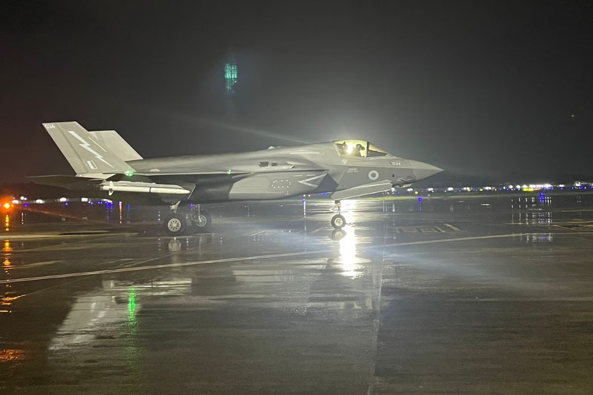İngiltere'nin zorunlu iniş yapan F-35'i Hindistan'da mahsur kaldı: Sosyal medyada dalga konusu oldu