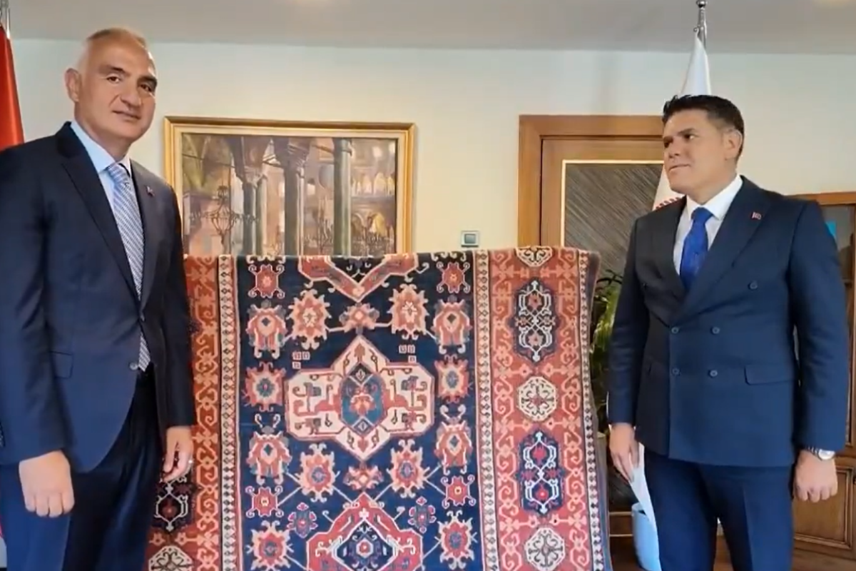 5 asırlık Uşak halısı Türkiye’ye döndü