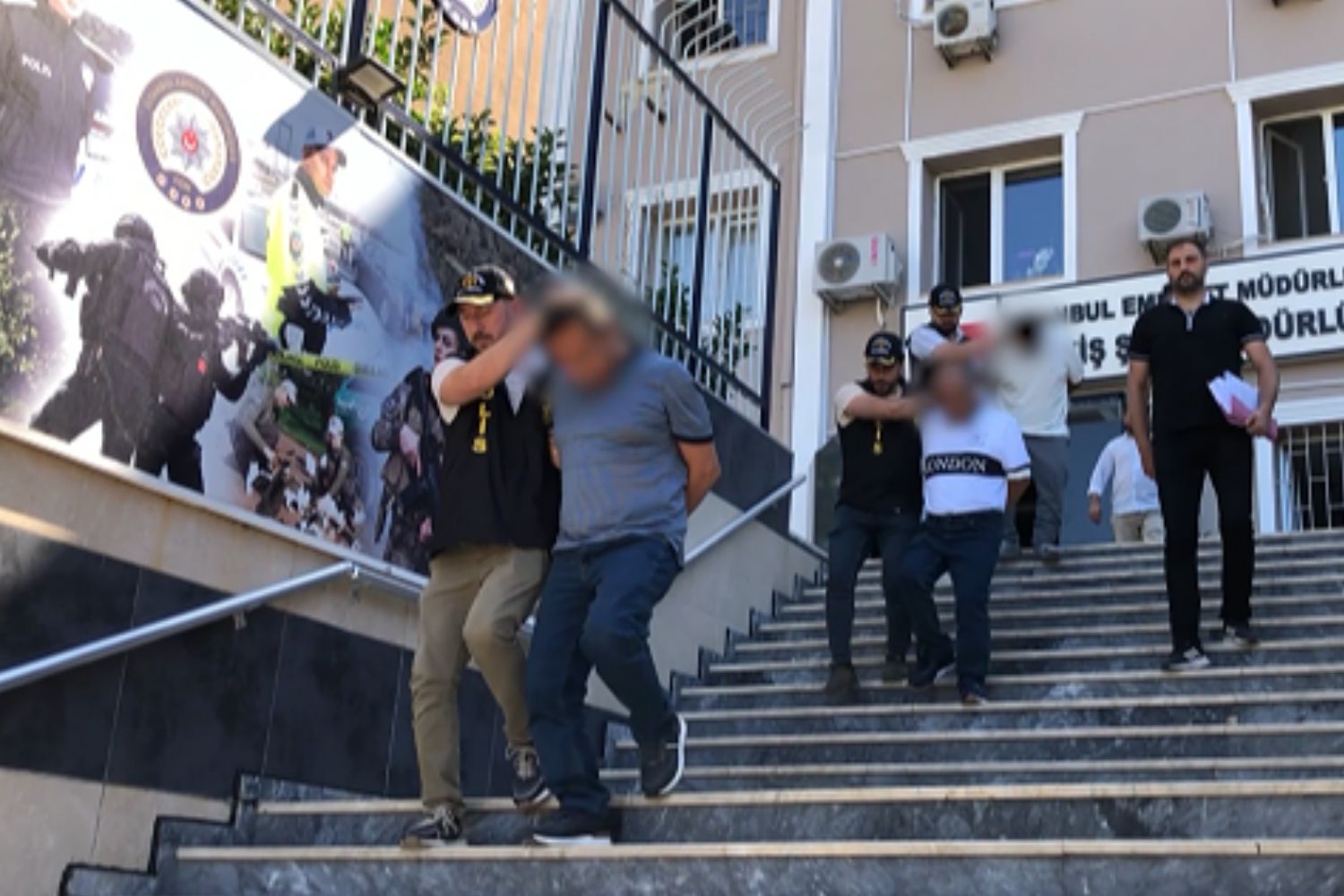 3 Perulu Zeytinburnu'nda 1,5 milyon TL'lik soygun yaptı