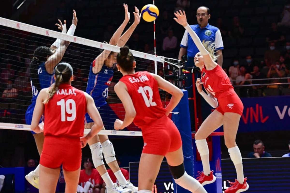 A Milli Kadın Voleybol Takımı, 2025 Milletler Ligi'nde (VNL) 3'üncü haftanın ilk maçında ev sahibi Hollanda'ya konuk olacak