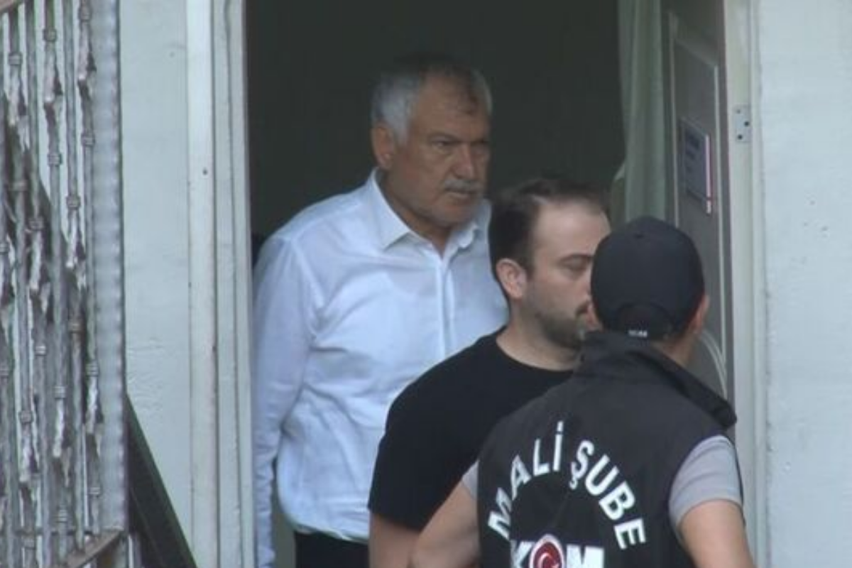 Adana Büyükşehir Belediye Başkanı ve Büyükçekmece Belediye Başkan Vekili görevden uzaklaştırıldı