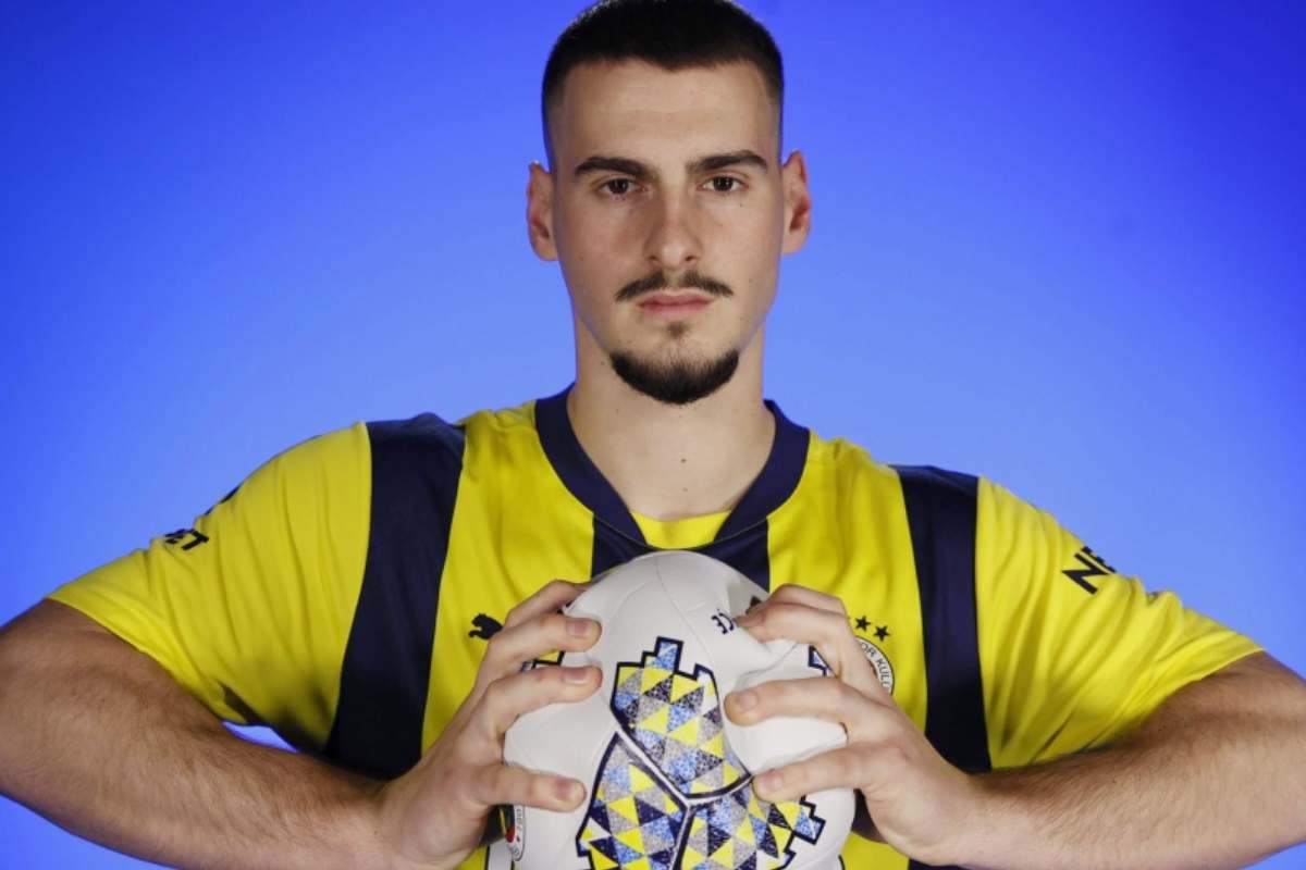 Fenerbahçe, Zenit’te kiralık oynayan genç yıldız Ognjen Mimovic’in lisansını yeniden çıkardı