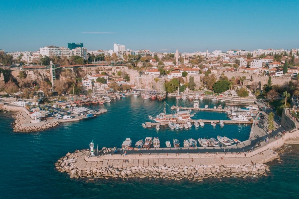 Antalya'da bir günde tarihin ziyaretçi rekoru kırıldı: 100 bin yabancı ziyaretçi