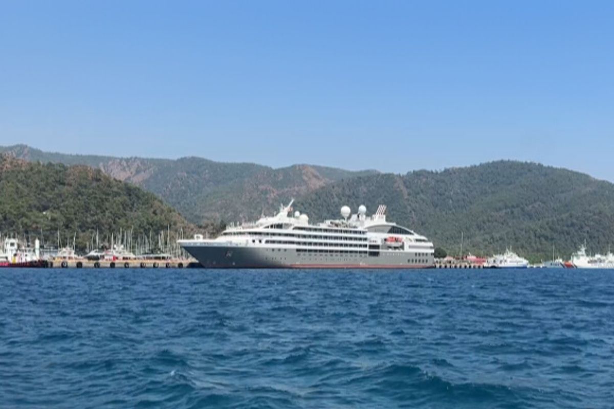 'L Austral' kruvaziyeriyle 200 CEO Marmaris'e geldi