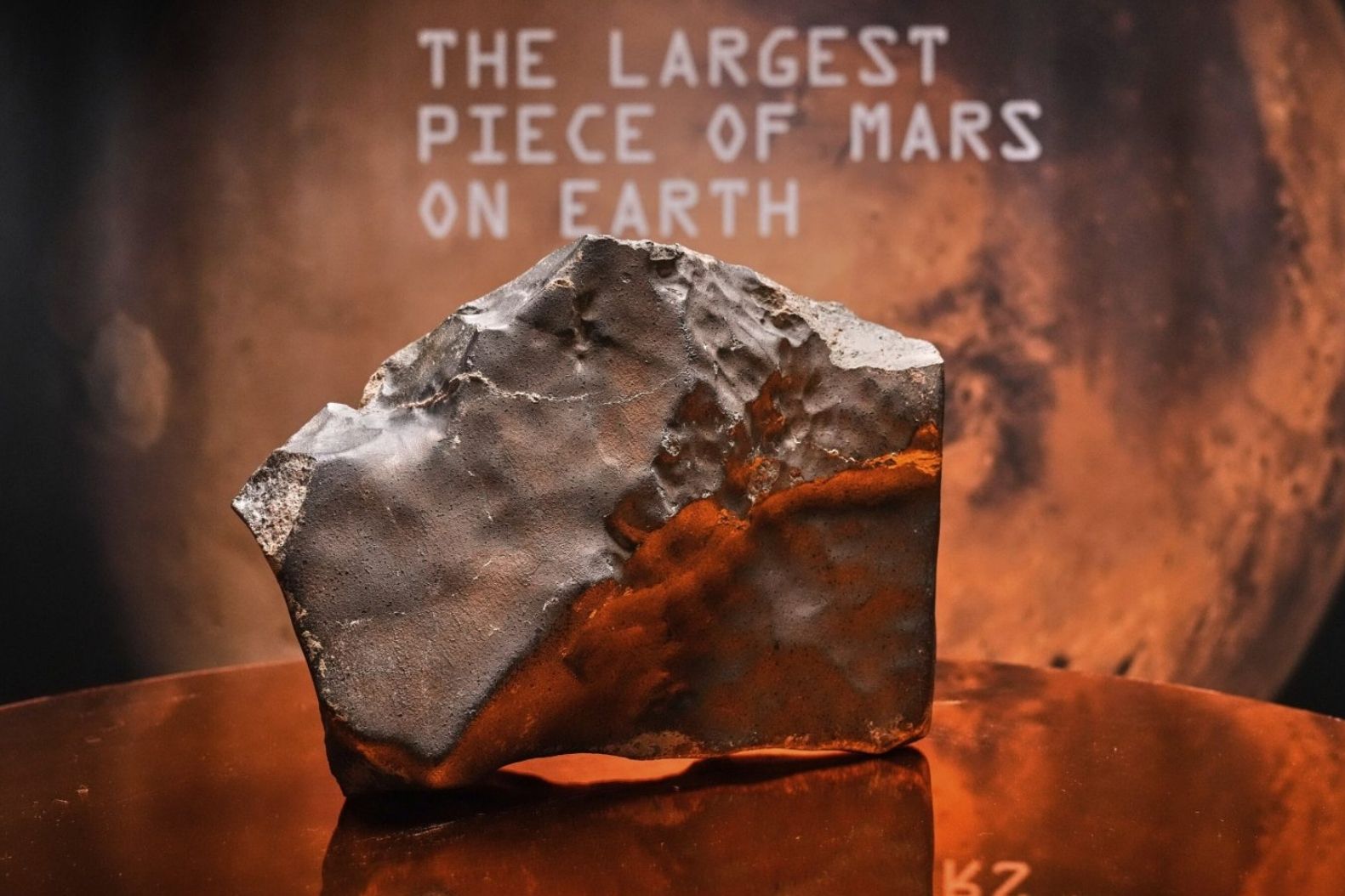 Mars'tan Dünya'ya düşen en büyük göktaşı 5,3 milyon dolara satıldı