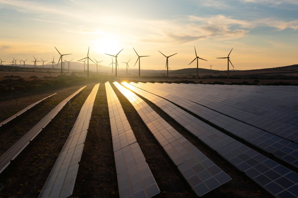 Suudi Arabistan'dan tek kalemde 8 milyar dolarlık yenilenebilir enerji anlaşması
