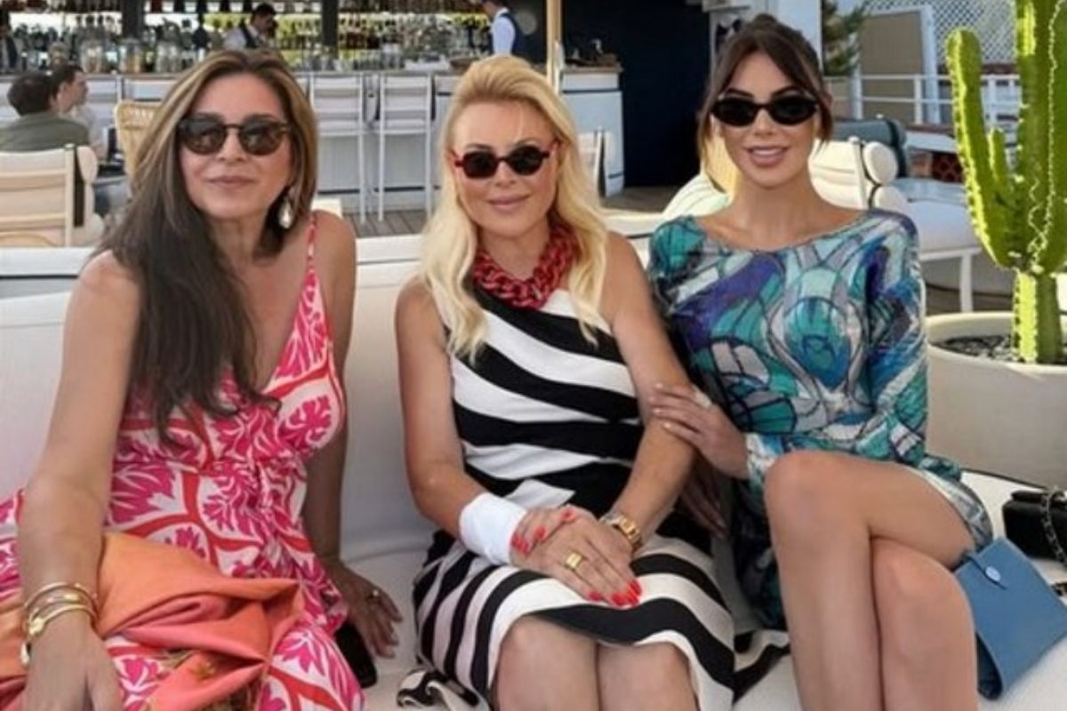 Demet Sabancı ve kızı tatilde