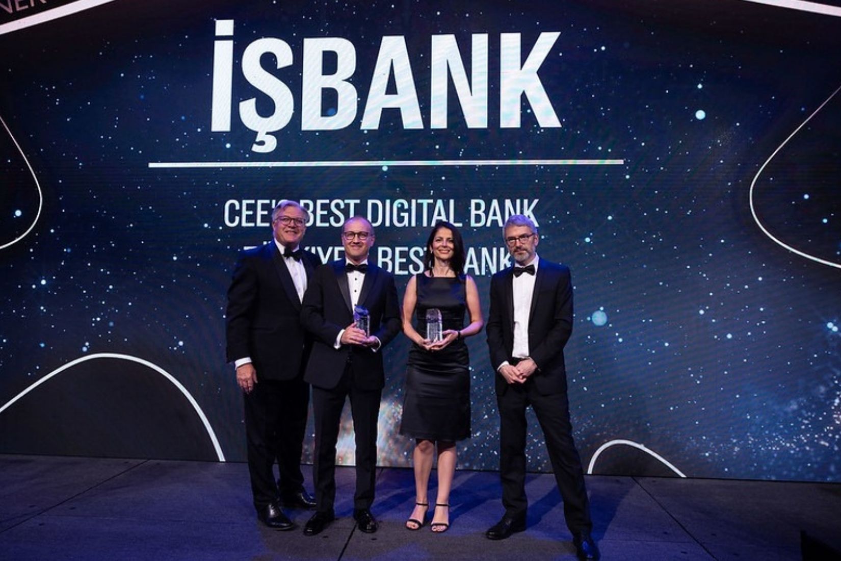 İş Bankası’na Orta ve Doğu Avrupa’nın en iyi dijital bankası ödülü