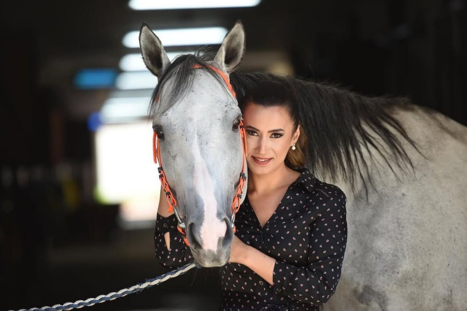Türkiye’nin ilk kadın at yarışı spikeri Esen Gök evinde ölü bulundu