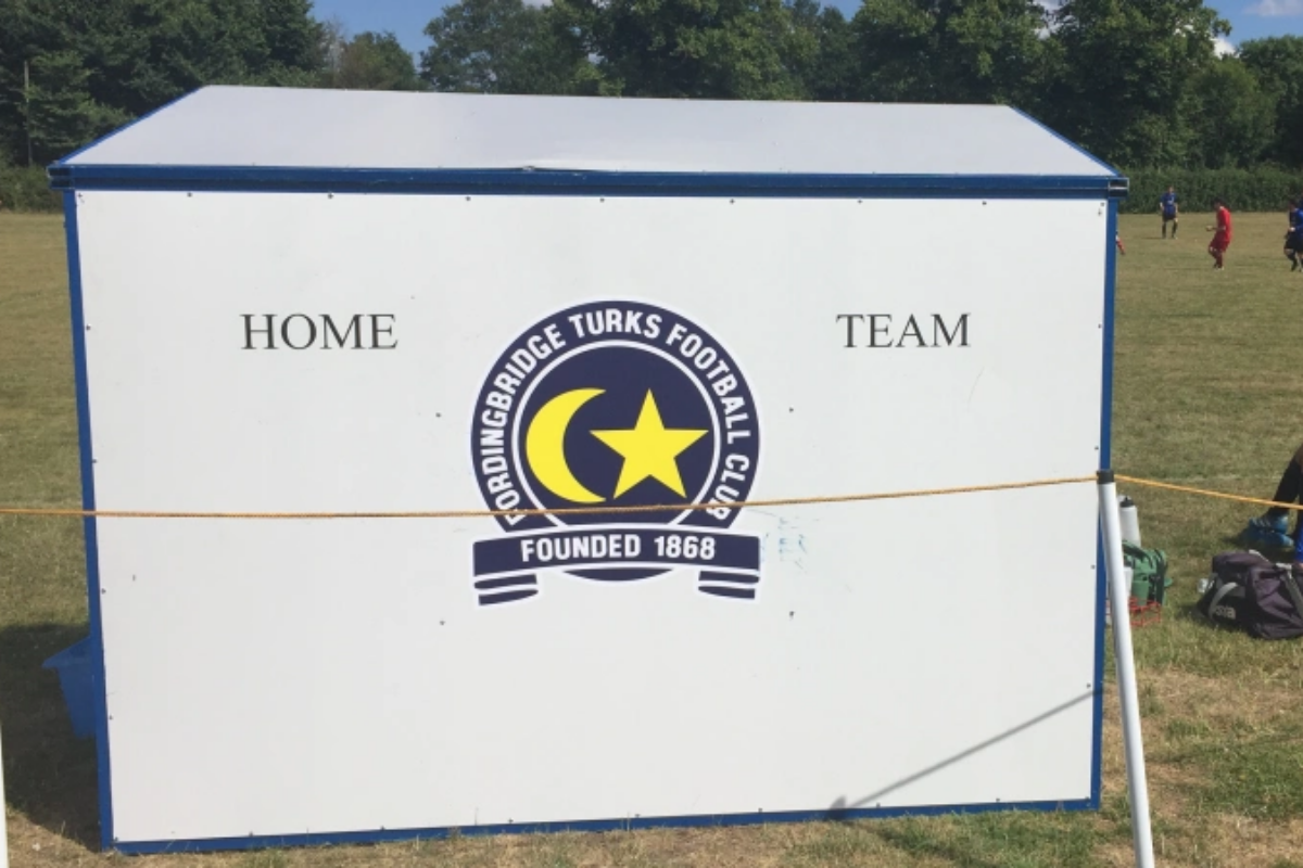 İngiltere'de mücadele eden 127 yıllık Fordingbridge Turks futbol takımı, yeni sezonda Türk iş insanlarının desteğini bekliyor