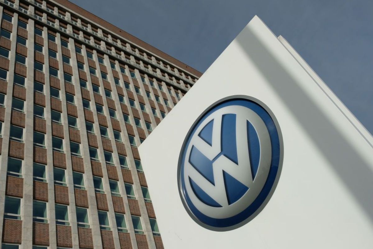 Alman otomotiv devi Volkswagen, gümrük tarifeleri nedeniyle yılın ilk yarısında 1,5 milyar dolarlık zarar açıkladı