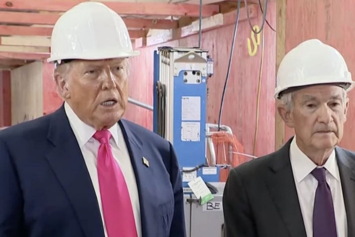 Donald Trump, Fed Başkanı Powell'la bankanın inşaat projesini gezdi, faizde indirim mesajı verdi
