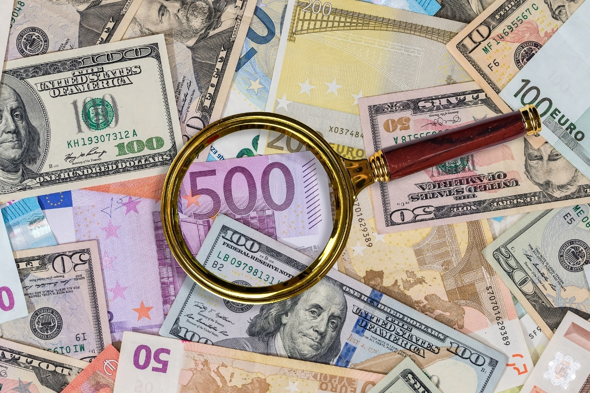 ABD ve AB arasındaki anlaşma doları güçlendirdi, euro ve sterlin değer kaybetti