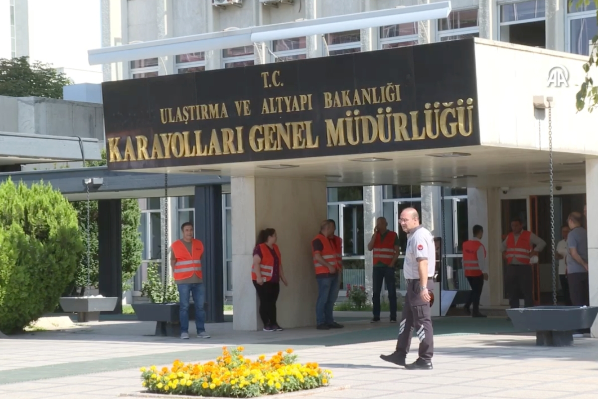 TÜRK-İŞ, grev kararını Karayolları Genel Müdürlüğüne astı
