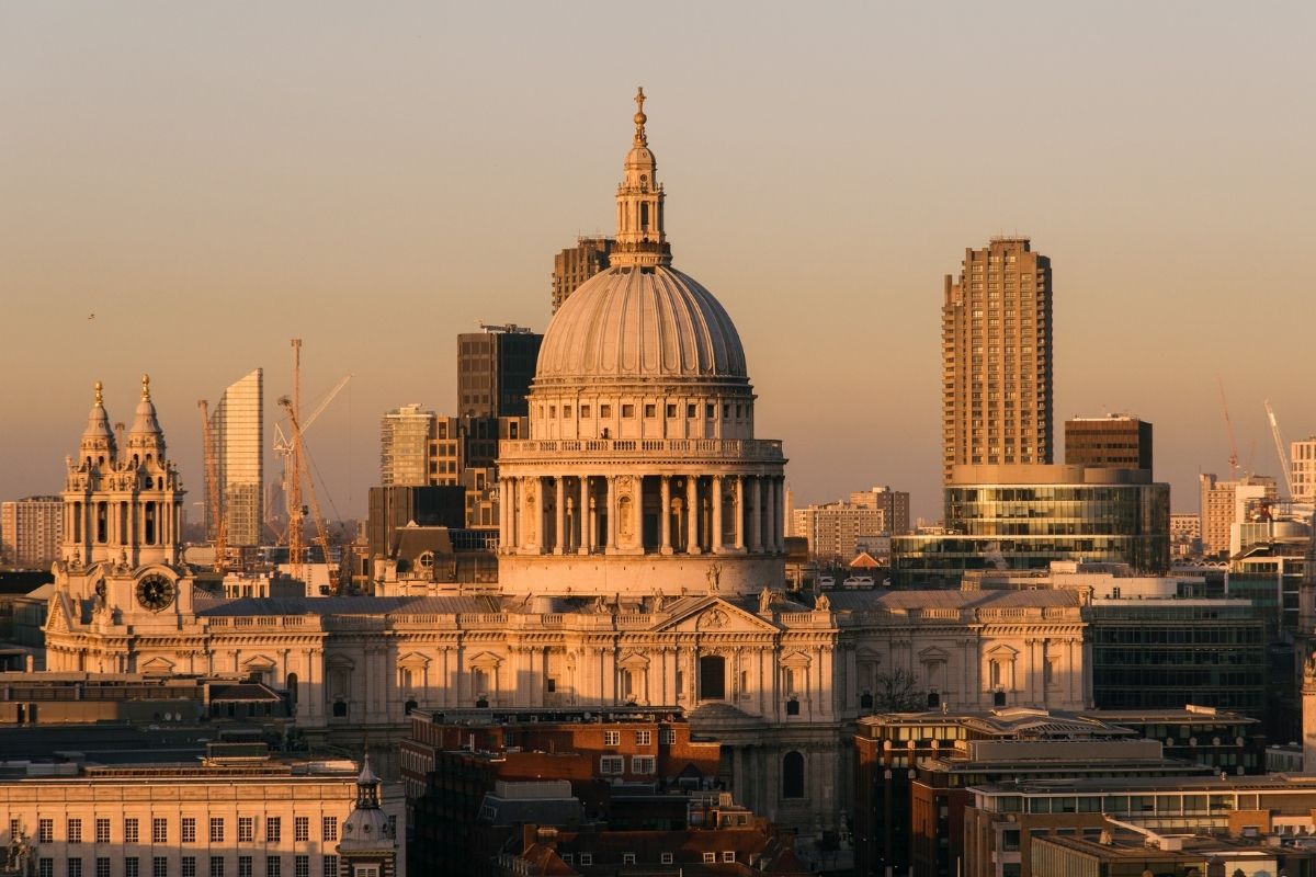 İngiltere’deki St Paul’s Katedrali turistik açıdan büyük ilgi görüyor