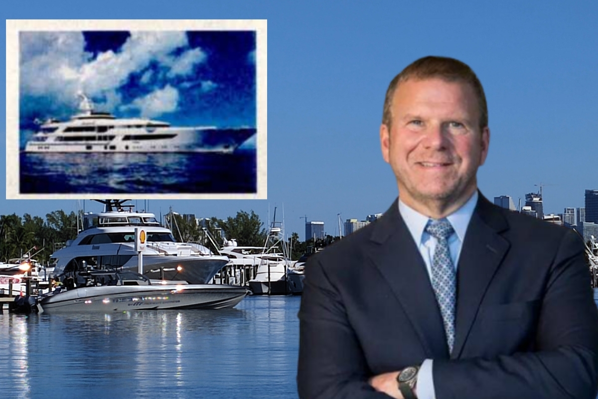 ABD’nin Roma Büyükelçisi Teksaslı milyarder Tilman Fertitta yatta kalıp, helikopter ile işe gidiyor