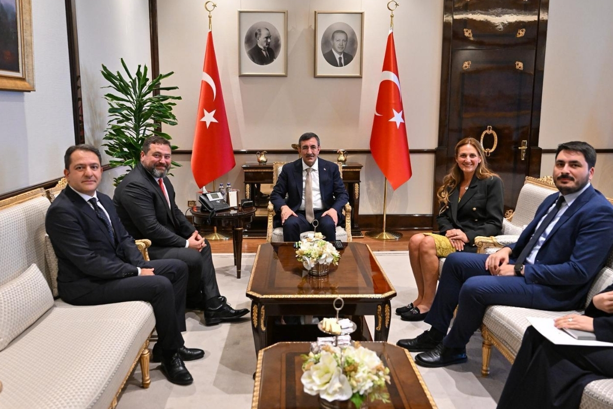 Cumhurbaşkanı Yardımcısı Cevdet Yılmaz, Kaspi.kz’nin kurucu ortağı ve CEO’su Mikheil Lomtadze’yi kabul etti
