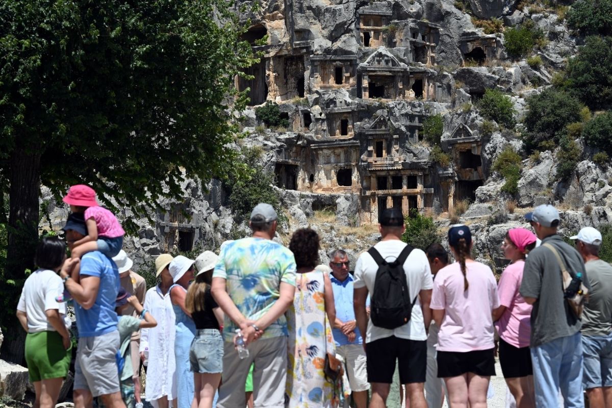 Antalya ziyaretçi rekoru kırdı