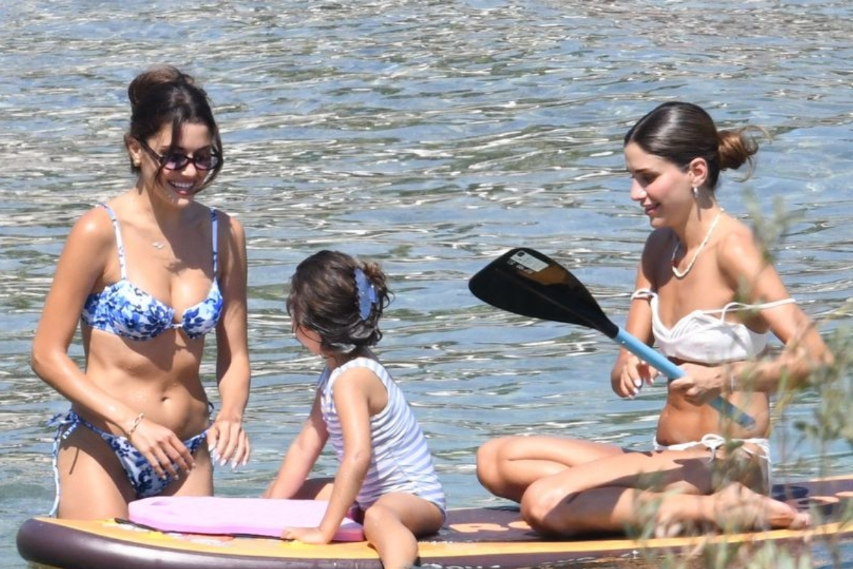 Hande Erçel, Barış Arduç’la yeni projesi öncesi Bodrum’da kardeşi ve yeğeniyle tatile çıktı