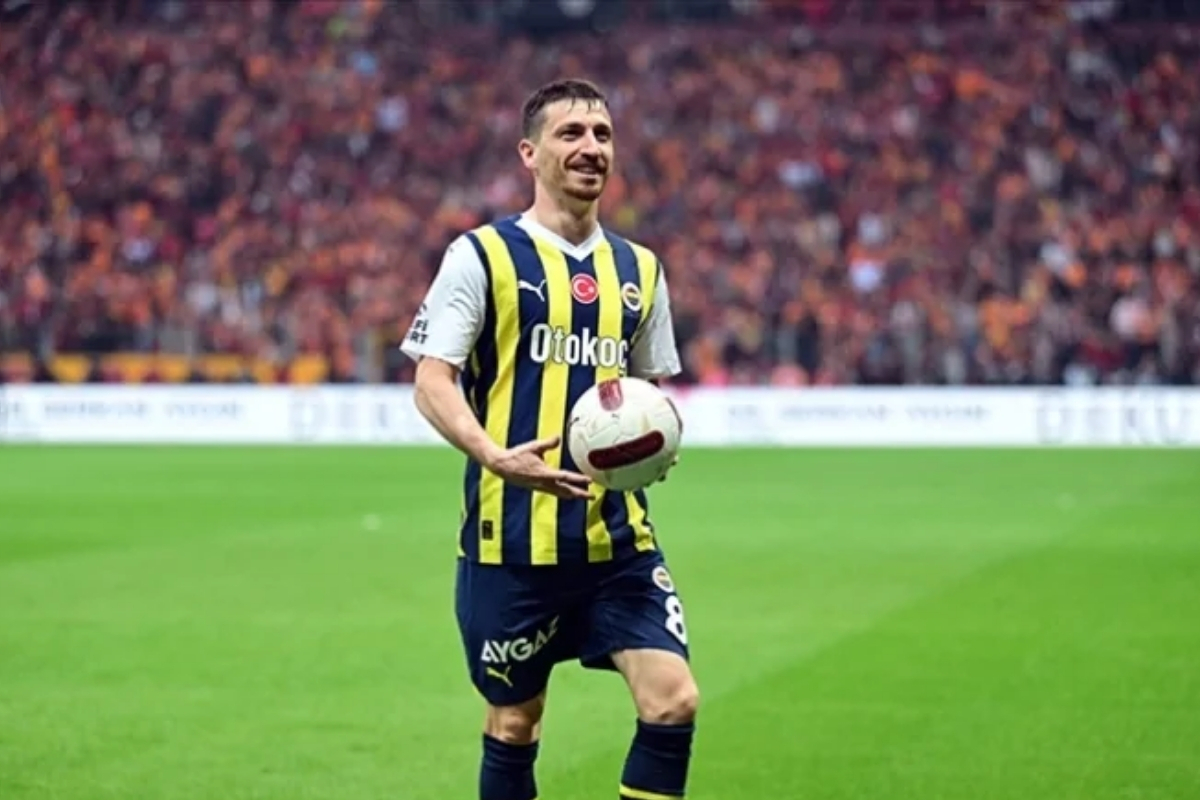 Fenerbahçe’de yeni sezonun birinci kaptanı Mert Hakan Yandaş oldu