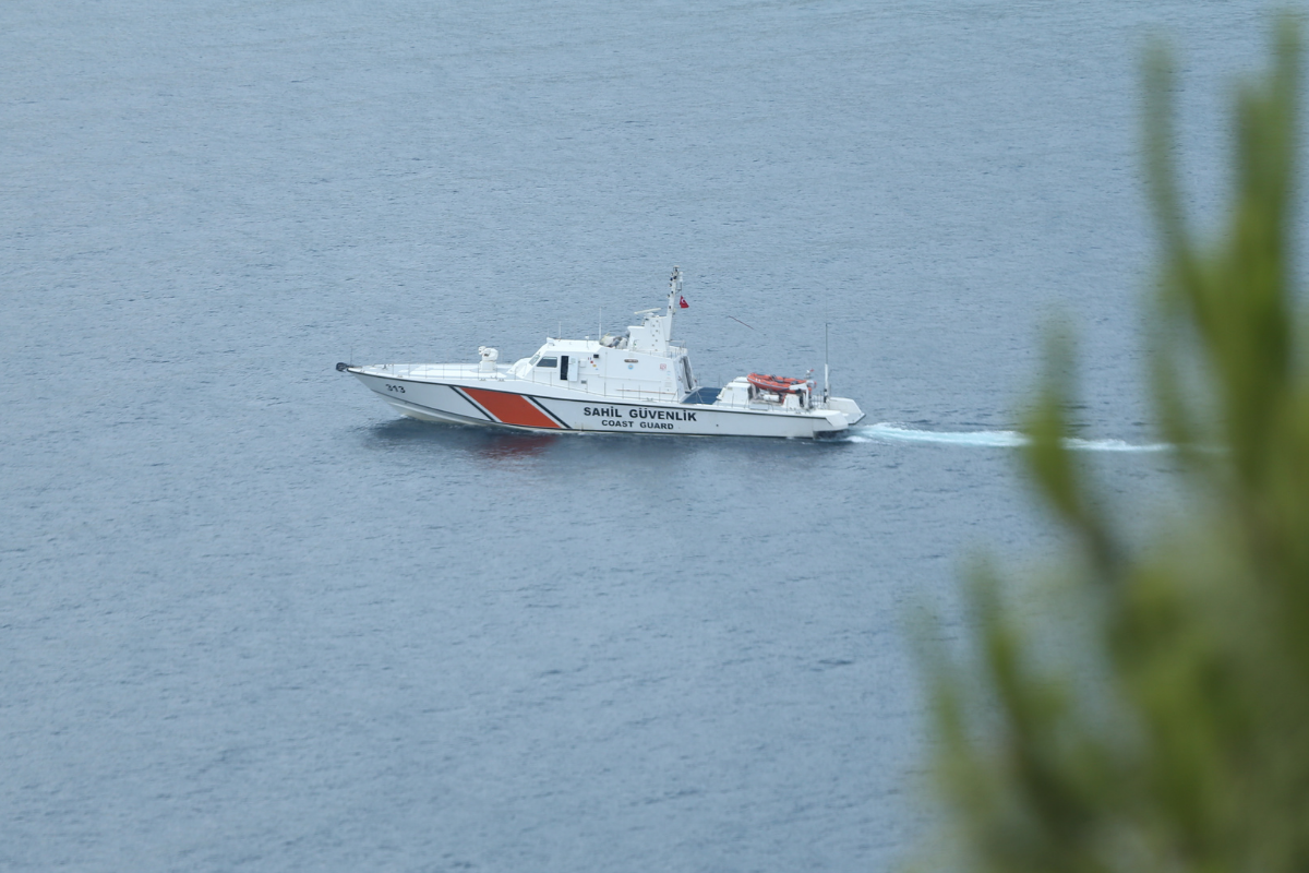 Marmara Adası açıklarında parçalanmış halde bulunan teknedeki iş insanı Halit Yukay'ı arama çalışmaları üçüncü gününde sürüyor