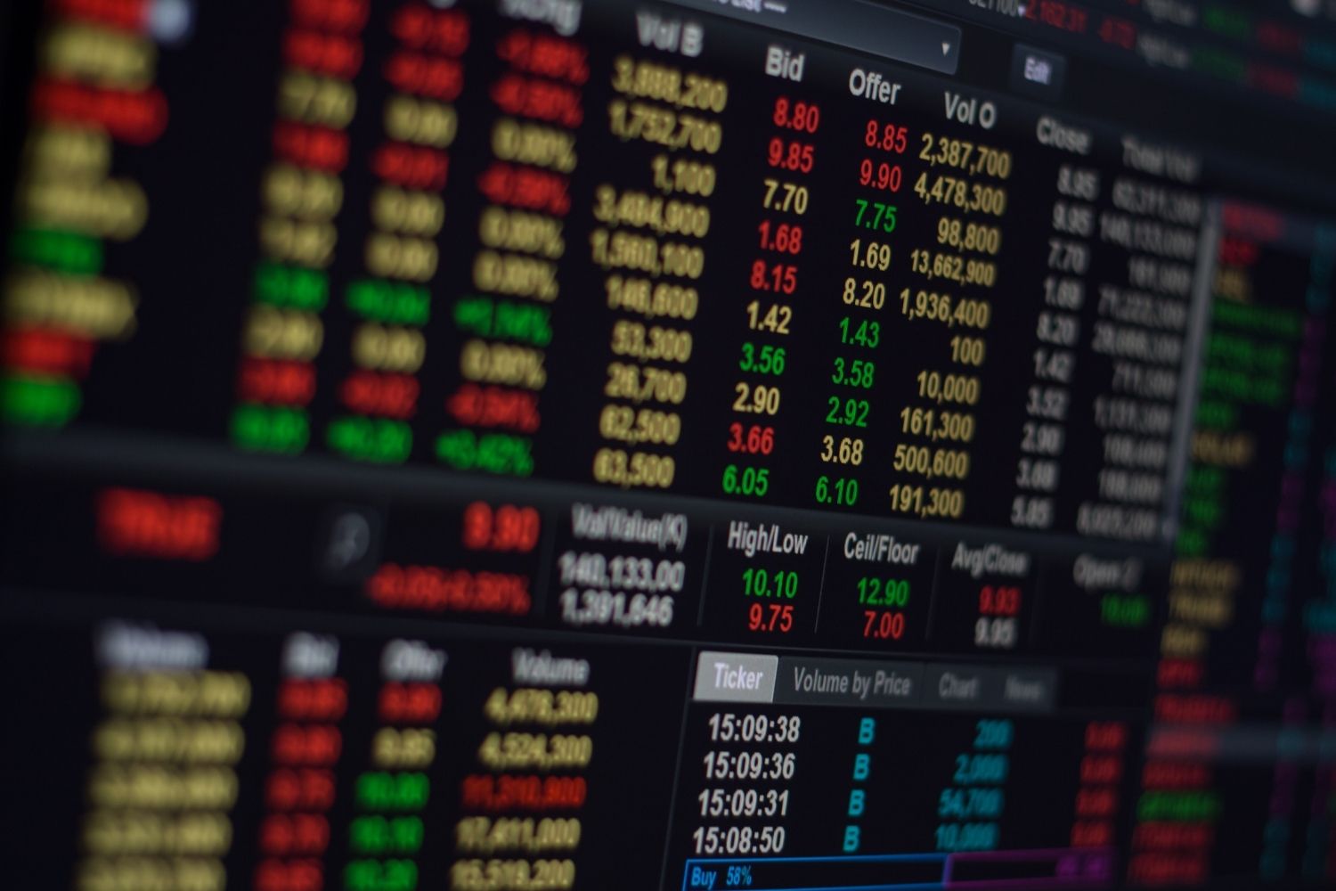 Yurt dışında yerleşikler bir haftada 135,5 milyon dolarlık hisse aldı