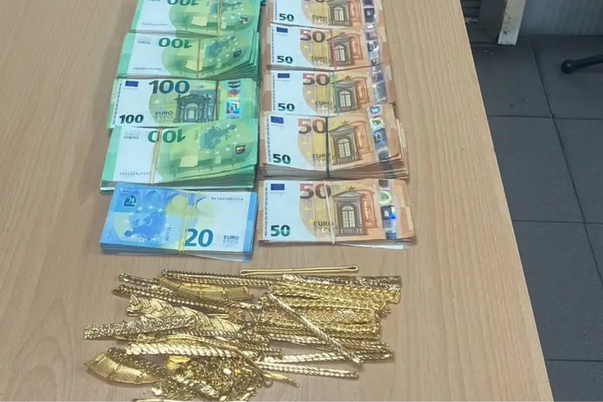 Türkiye'ye giriyordu: Çorabı ve montundan 166 bin euro (7,8 milyon TL) çıktı