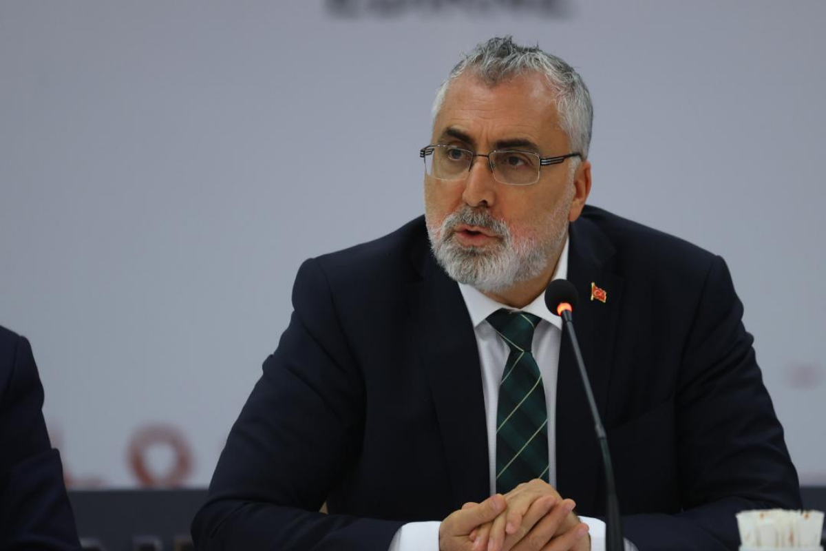 Bakan Vedat Işıkhan açıkladı: Memur ve memur emeklisine ilk 6 ay için yüzde 10, 2'nci 6 ay için ise yüzde 6 zam teklifinde bulunuldu