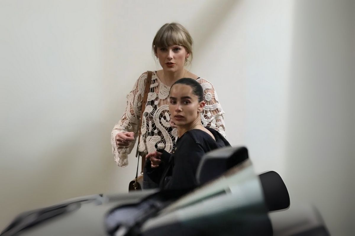 Kaliforniya’daki orman yangınlarında Taylor Swift’in Beverly Hills’teki evine sığınan ünlü şarkıcı Zoë Kravitz, banyoyu mahvettiğini itiraf etti