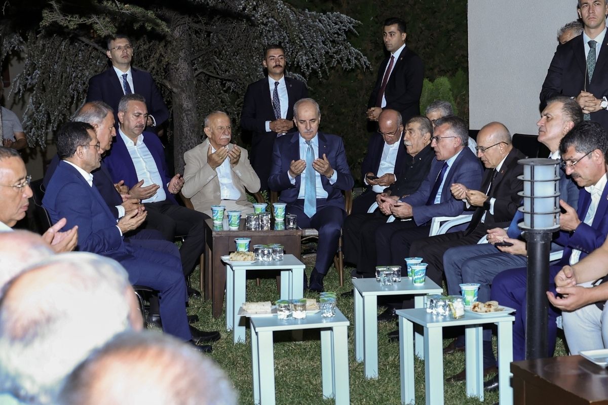 TBMM Başkanı Numan Kurtulmuş, ağabeyi vefat eden Hazine ve Maliye Bakanı Şimşek'e taziye ziyaretinde bulundu