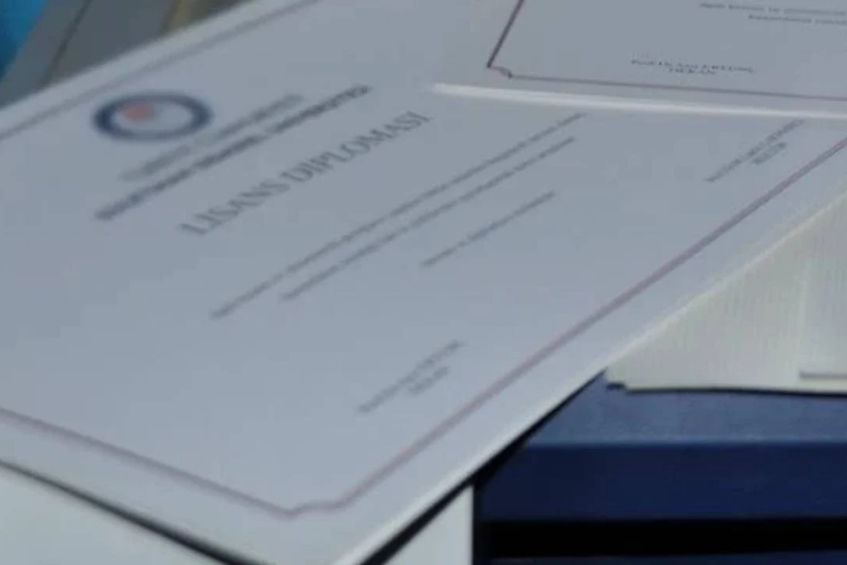 Financial Times: Türkiye'de sahte diploma, sisteme güveni zedeledi
