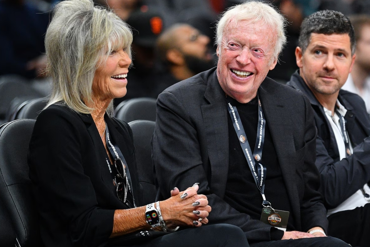Nike’ın kurucusundan kanserle mücadeleye rekor destek: Phil Knight ve eşi, kendi adlarını taşıyan enstitüye 2 milyar dolar bağışladı