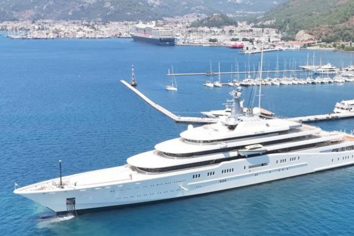 Rus milyarder Abramoviç'in yatı 'Eclipse' Marmaris'ten demir aldı