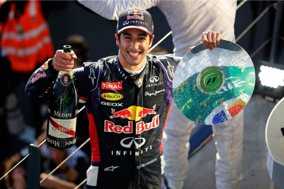 Eski F1 pilotu Daniel Ricciardo motosiklet kazası geçirdi