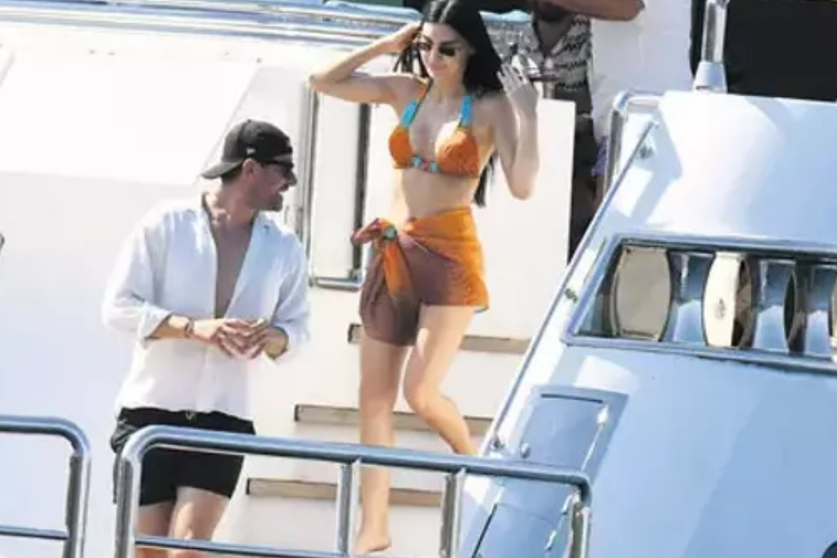 Burcu Kıratlı ve Birand Tunca, Bodrum tatilinde Cennet Koyu’nda objektiflere takıldı