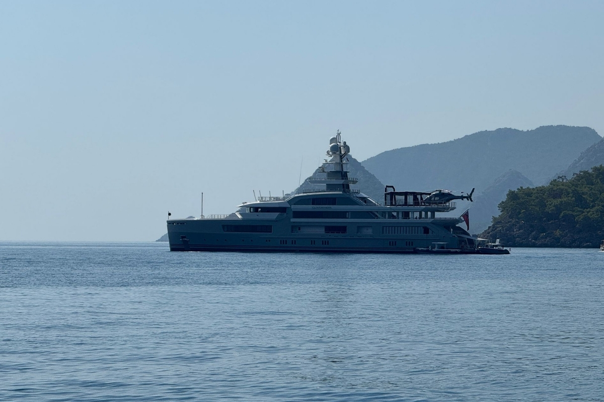 Rus milyarder Alexander Svetakov’un 250 milyon dolarlık mega yatı 'Cloudbreak' Antalya açıklarında görüntülendi
