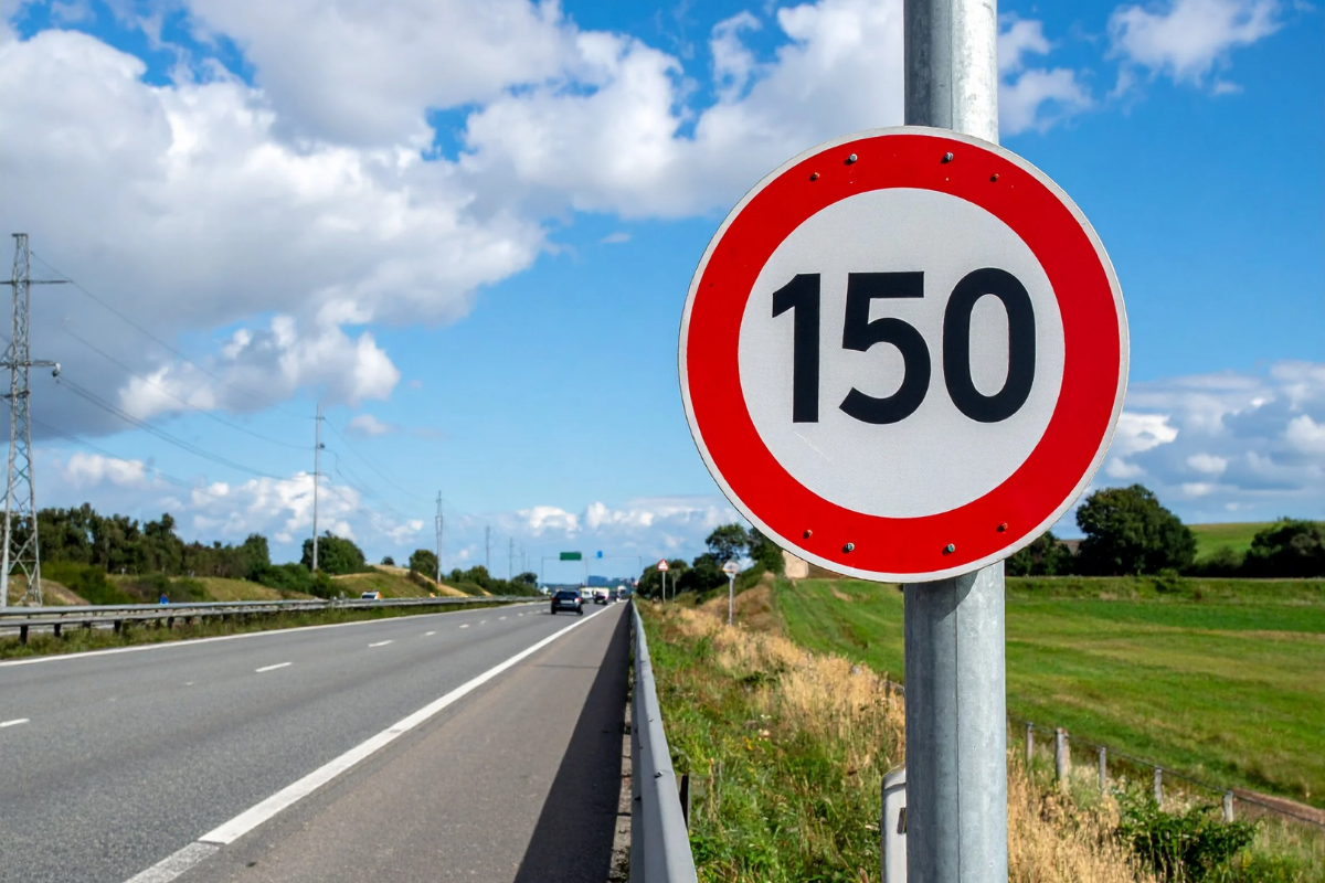 Çekya, AB’de ilk kez ideal koşullarda azami hızı 150 km/saate çıkaracağını duyurdu