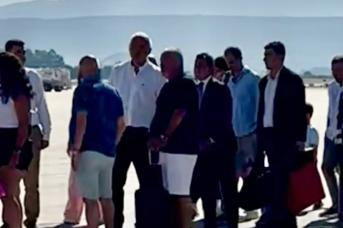 Kültür ve Turizm Bakanı Mehmet Nuri Ersoy uçak kuyruğunda