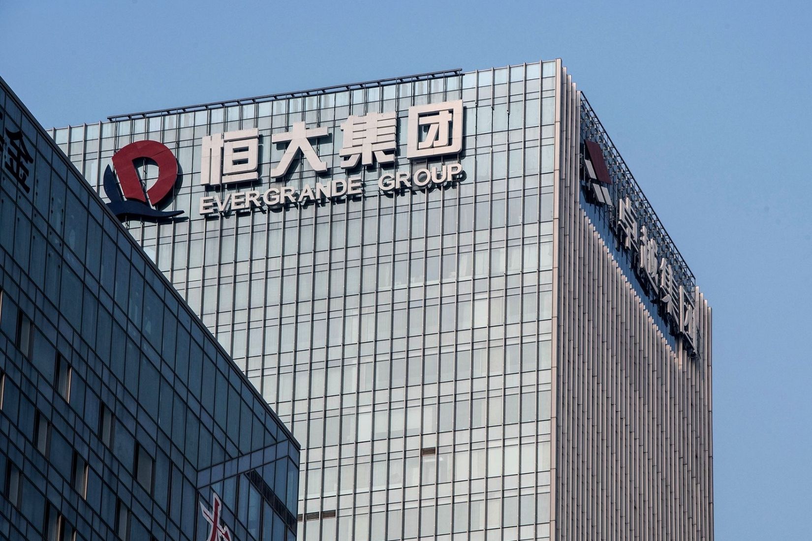 Çin'in emlak devi Evergrande, Hong Kong borsasından çıkarıldı